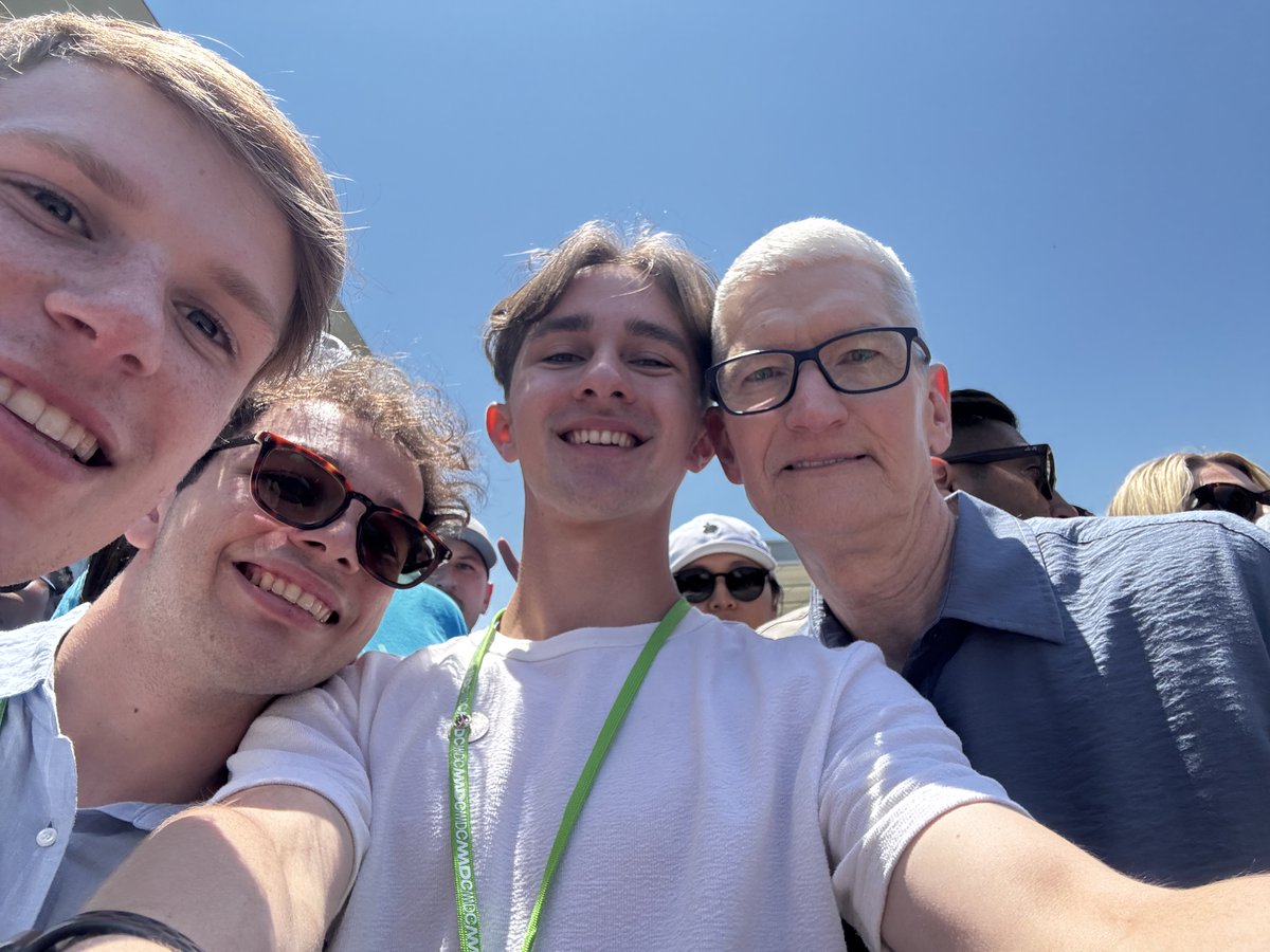 AlessioBrusco13's tweet image. Being a #SwiftStudentChallenge 2025 Distinguished Winner at #WWDC25 has been unforgettable. I’ve grown so much, made amazing friends, and proudly represented 🇮🇹 @devacademyunina and Federico II.
Grateful for the journey — and hungry for what’s next.
See you soon, Cupertino 🍎