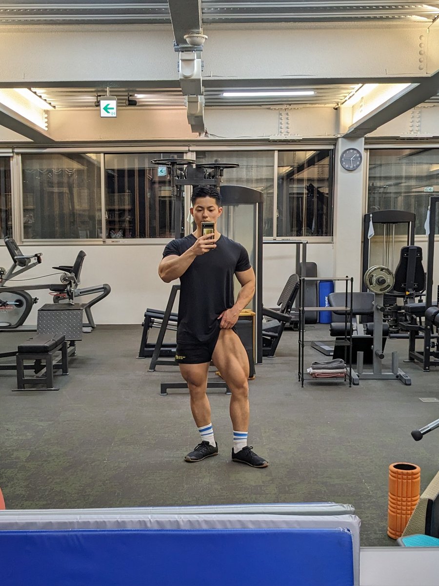 脚絞れてきた！
上腕フルパンプで測定したら初めて43cm見た！絞ってても細くなってる感じ無いから調子エエな！