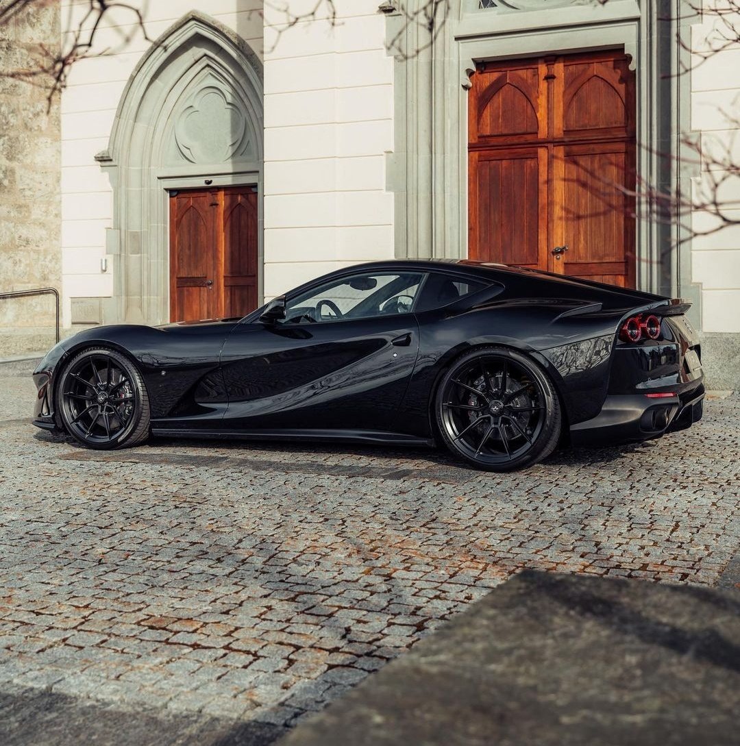 DailyFerrariTM's tweet image. 812 SF