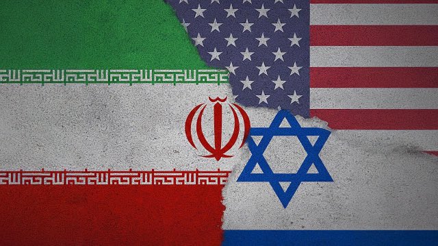 DİKKATTEN KAÇIRMAYIN !

👉İsrail İran’a saldırdı ve uluslararası hukuku ihlal etti.
Bu ana odağı kaybetmemek ve her fırsatta vurgulamak gerek.
👉İki ülke ordularını karşılaştırmak, silah yapılarını konuşmak, operasyon şeklini tartışmak savaş magazinidir ve ana odak konusunu