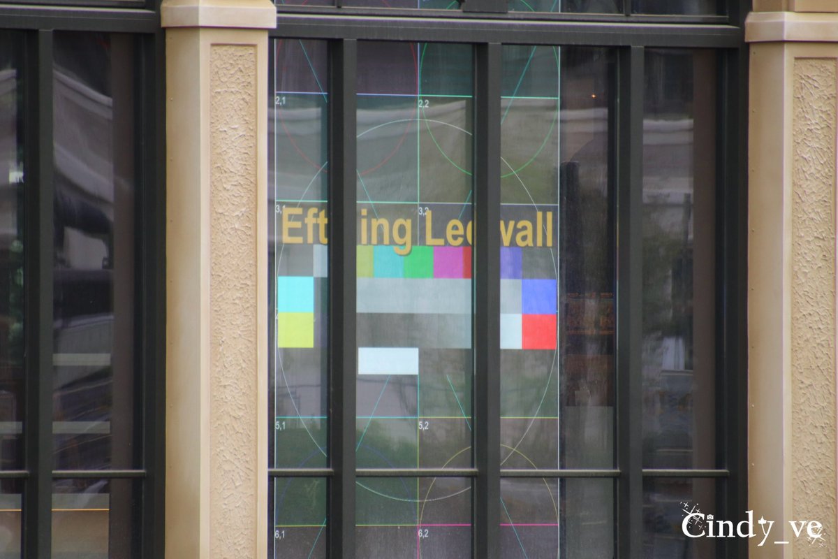 cindy_ve's tweet image. Ledschermen geplaatst achter het raam bij #EftelingGrandHotel #EftelingLedWall #LedWall #Efteling