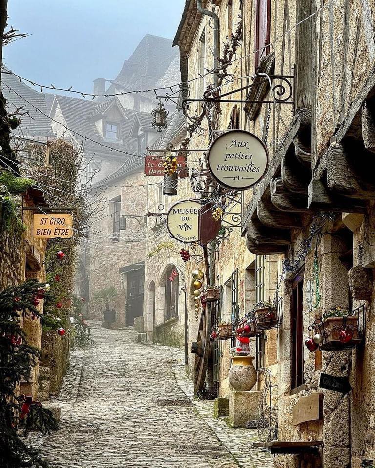 Saint-Cirq-Lapopie, France