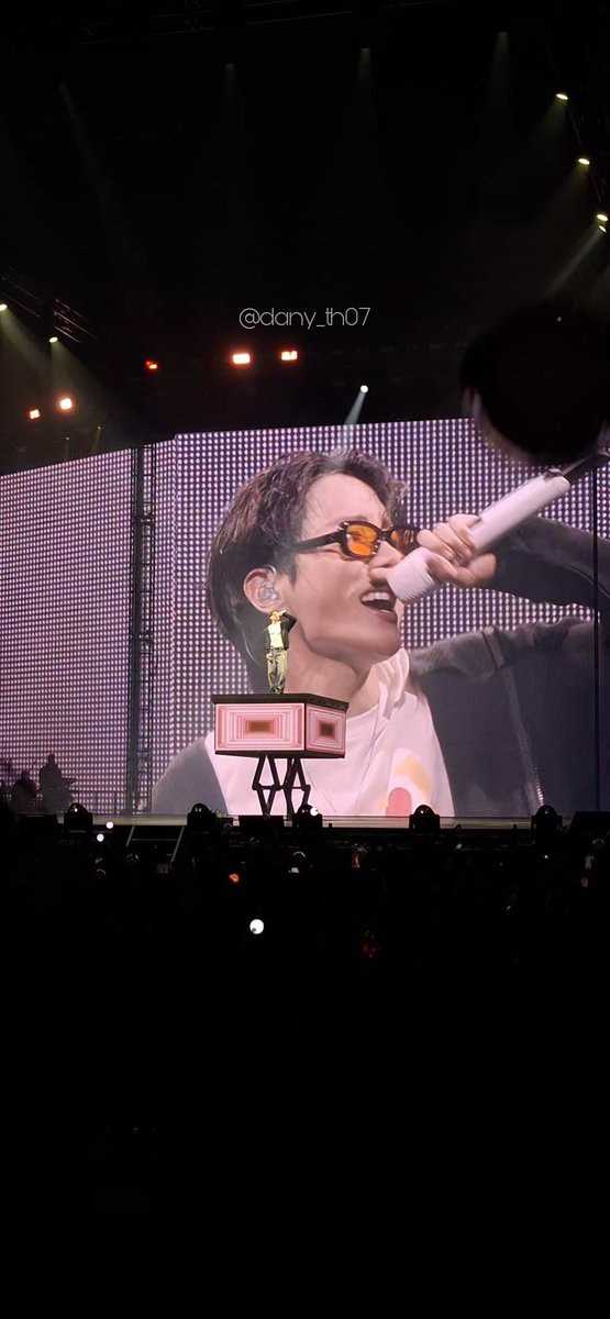 Dany_th07's tweet photo. Tuve la oportunidad de ser parte del HOPE ON THE STAGE y jamás lo olvidaré. ¡Hobi, lo hiciste asombroso! Gracias por cada concierto. Estos 4 meses se quedarán para siempre en la historia. 🥺💜🇲🇽✨️ #OurPrideJHOPE #JHOPE #ForeverThankYouJHOPE @bts_bighit #HOPE_ON_THE_STAGE_TOUR https://t.co/3BUC7e5Mvz