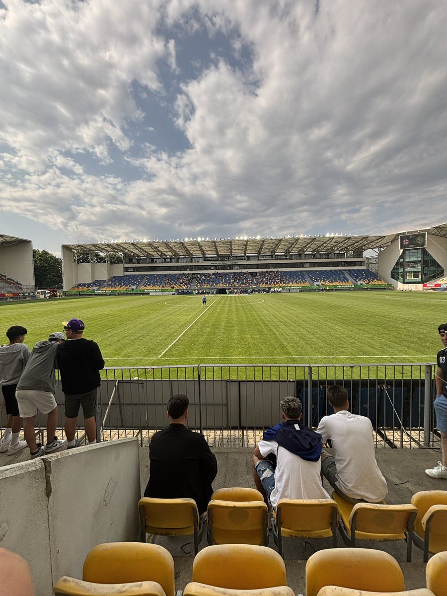 Endelig skulle man få oppleve Norge i mesterskap. U19-EM sparkes i gang for vår del om få strakser!