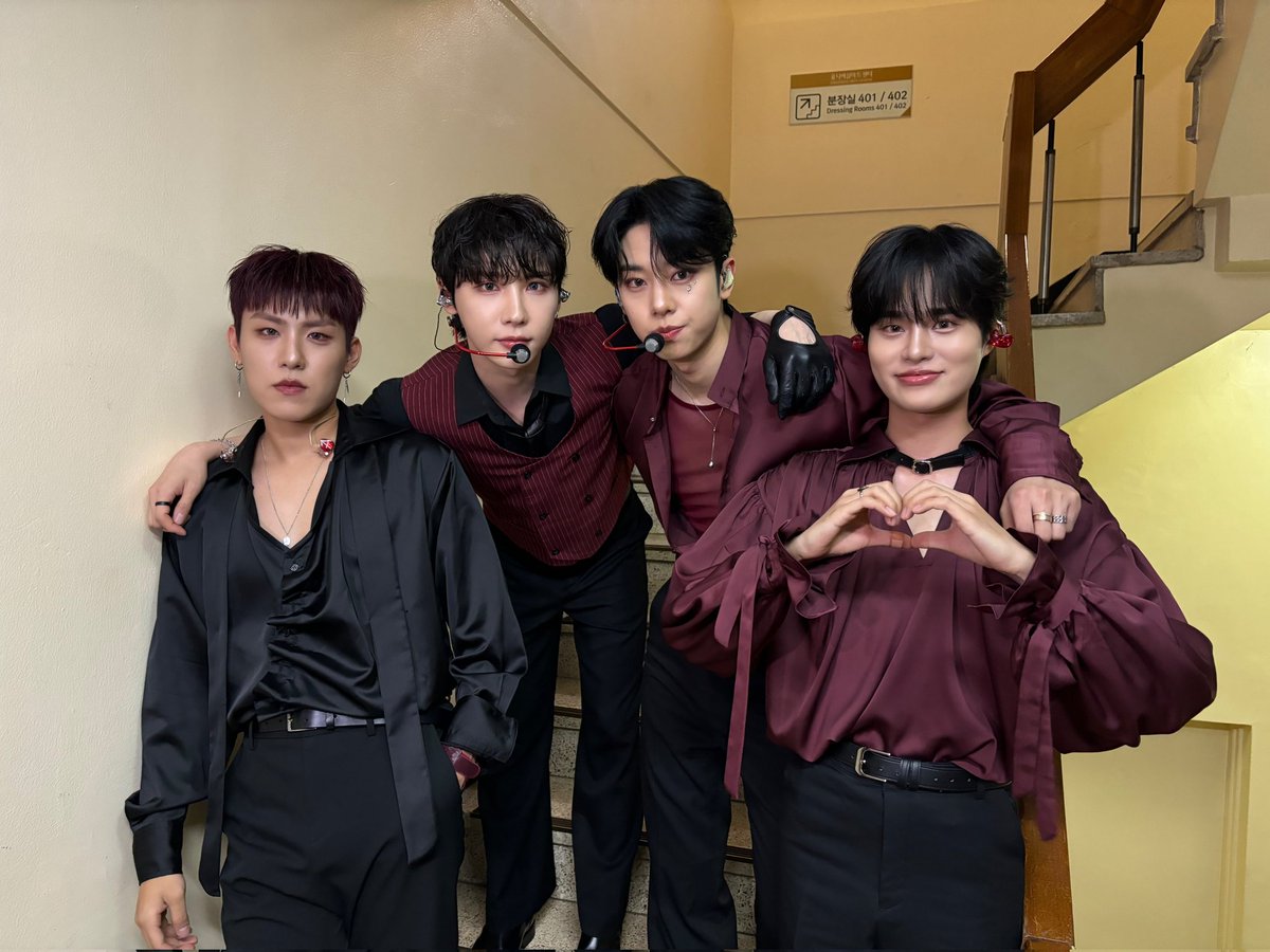 AB6IX tweet media