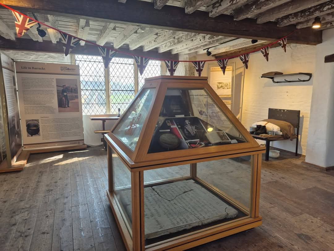 New Tavern Fort (only £1) &amp; Milton Chantry (free), Fort Gardens, open today &amp; tomorrow, 12noon-5pm 🏡

Listen to our new FREE audio guide by simply scanning the QR code when you arrive! No booking required, just turn up 🏰