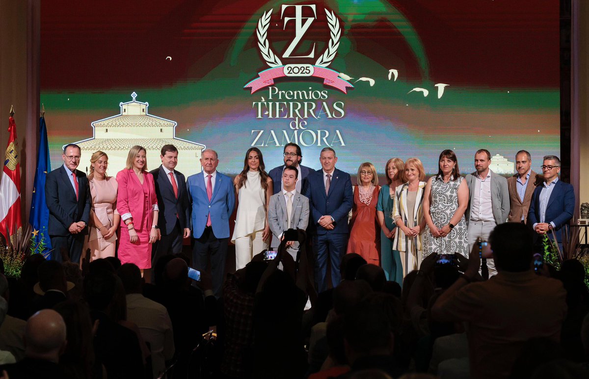 alferma1's tweet photo. #Zamora merece el mismo respeto y oportunidades que cualquier otra tierra. Y desde la @jcyl vamos a defenderla con firmeza. 

No vamos a permitir que se castigue a #Zamora. Por eso decicmos bien alto:

❌ No a los recortes en el AVE y Autobus

❌ No al olvido del tren Ruta de la Plata

❌ No al bloqueo de la autovía con Portugal
