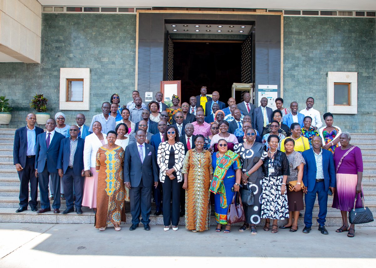 Anite__Evelyn's tweet image. I was privileged & humbled to represent the president @KagutaMuseveni at the AGM of former members of parliament from 1st to 10th parliament. Our president encouraged the former leaders to engage in the social economic transformation of Uganda.