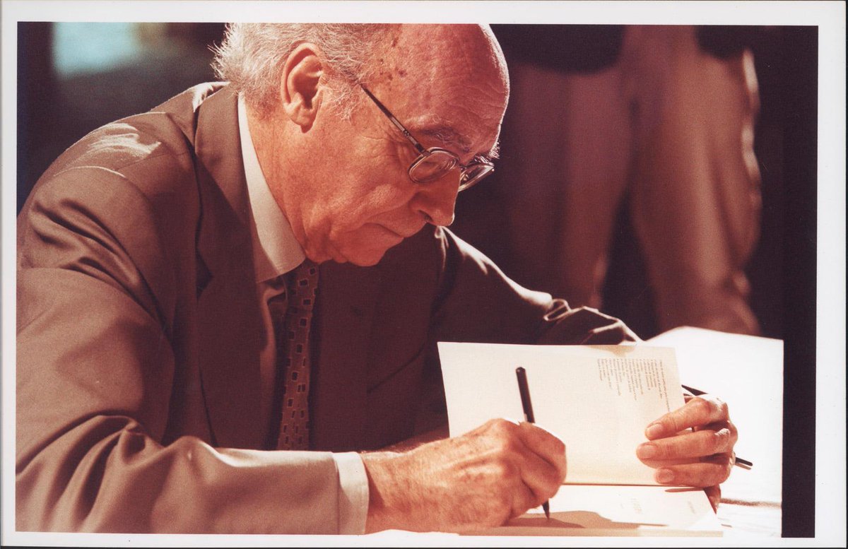 Dia 18 de junho passam 15 anos sobre o desaparecimento físico de José Saramago. Para recordar o escritor que disse que “a única defesa contra a morte é o amor”, ao longo dia, a entrada na <a href="/FJSaramago/">Fundação José Saramago</a>, que apresenta ainda uma série de iniciativas, é livre!