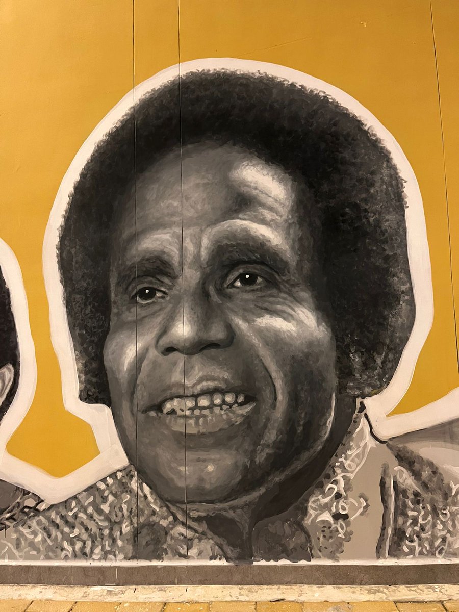 Hablamos  con Emerson Cáceres, también conocido como <a href="/CaceroloArt/">CACEROLO - ART</a>  🎨 Descubre cómo usa su arte para expresar su visión🖌️ sobre temas sociales y rendir homenaje a figuras importantes🤵.

100.9 FM 
caracol.com.co