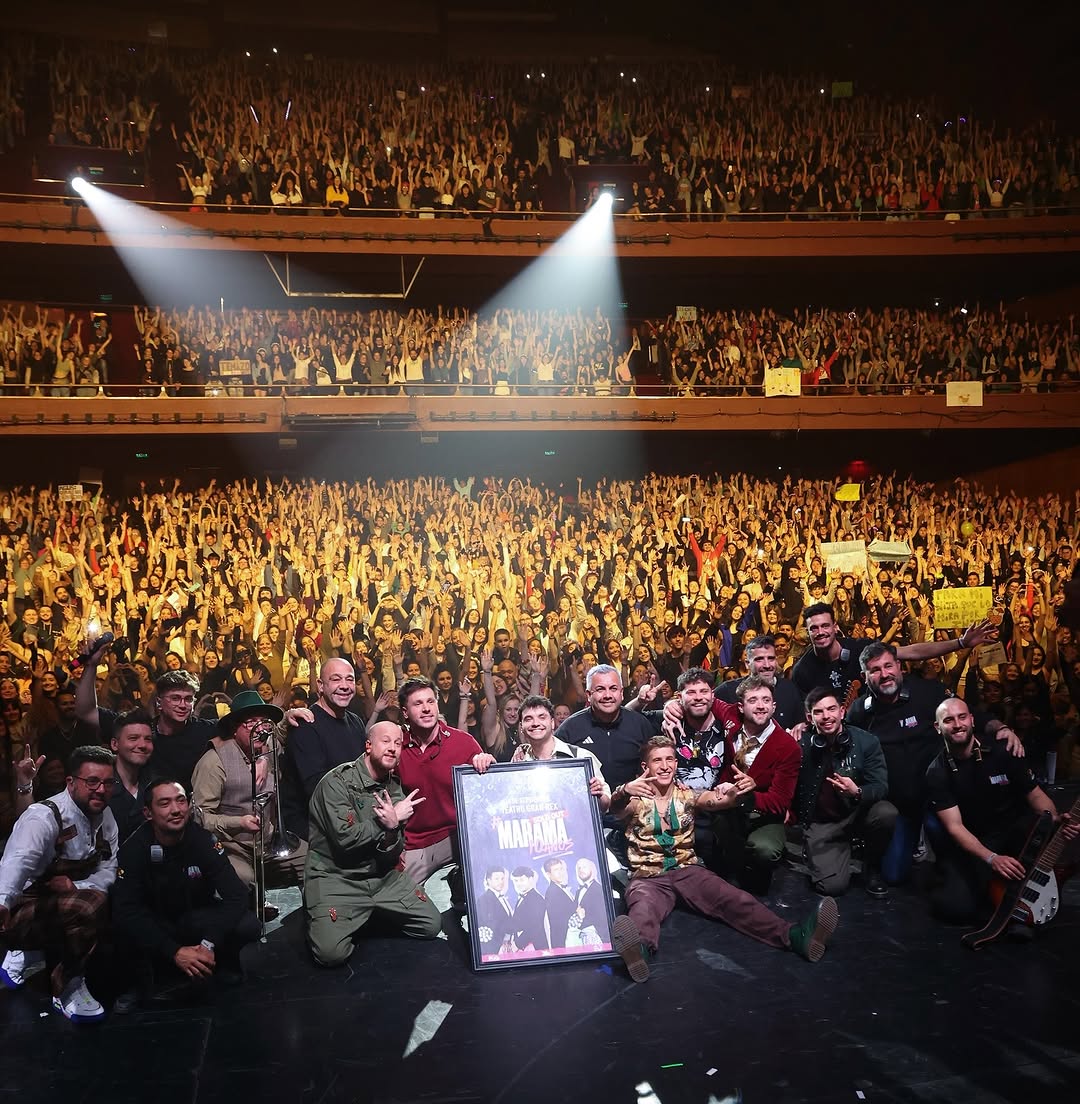 11 años de mí banda favorita, 11 años de ir a shows y cantar como una desquiciada, gracias a ellos conocí a gente hermosa con la misma locura maramera y la misma locura por Agus🥹. GRACIAS POR TODO, LOS AMO.

FELICES 11 AÑOS AMORESSS <a href="/Marama_Oficial/">Marama 🍹</a> 🍍🍹.