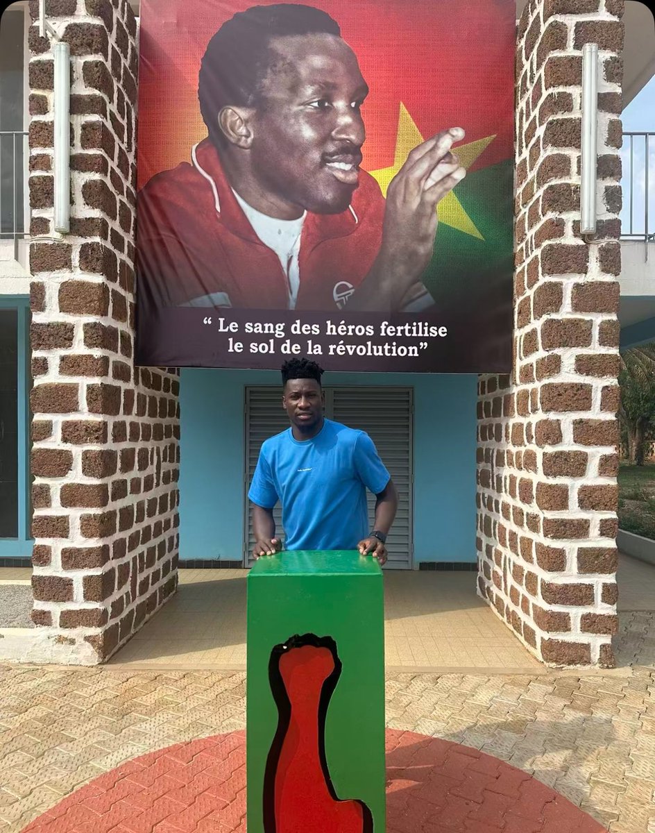 🇧🇫“Desafortunadamente, mi generación no tuvo la oportunidad de conocer al Capitán Thomas Sankara. Pero mañana les diremos a nuestros hijos que conocimos al Capitán Ibrahim Traoré”.

Esto dijo el arquero André Onana en su visita Burkina Faso.