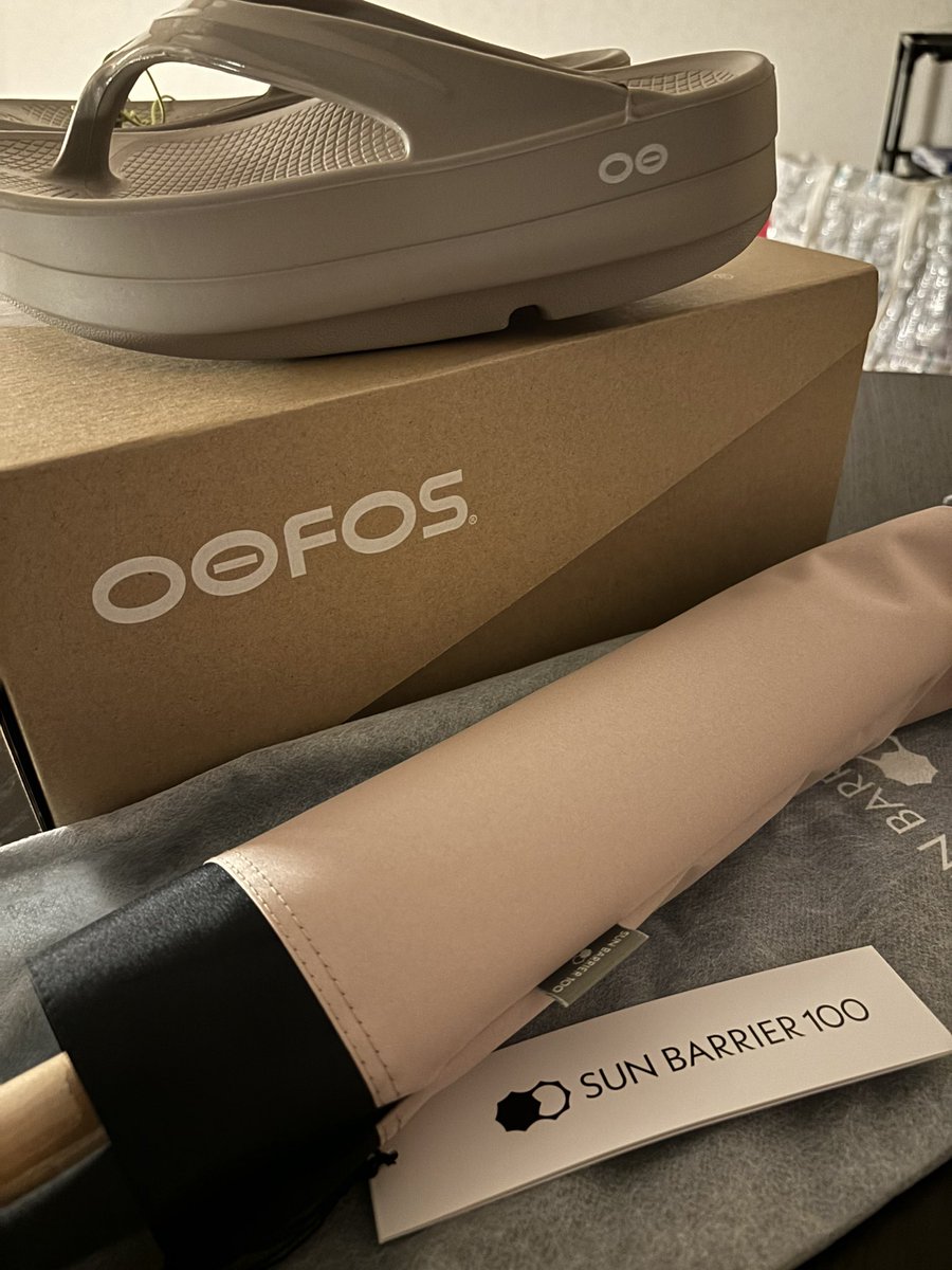 誕生日いただいたーー✨✨
まさか欲しいの２つも😱😱🫶🏻
ありがたすぎて死ぬ！！

やっぱ持つべきものはざこやな！！
ありがとざこ！うそ！🤍🤍🤍