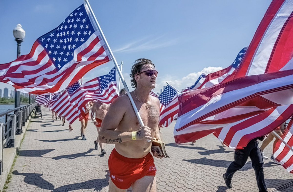 On June 14, 1777, the Continental Congress adopted the Stars and Stripes as the national symbol. 🇺🇸

Epic photograph courtesy of William Hauser.