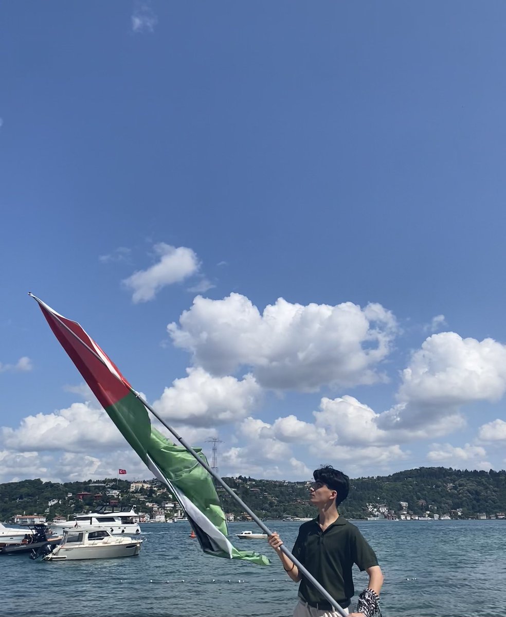 Refah sınır kapısı için konsolosluk önünde nöbetimiz sürüyor.
#RefahİçinNöbete #KeepWatchRafah