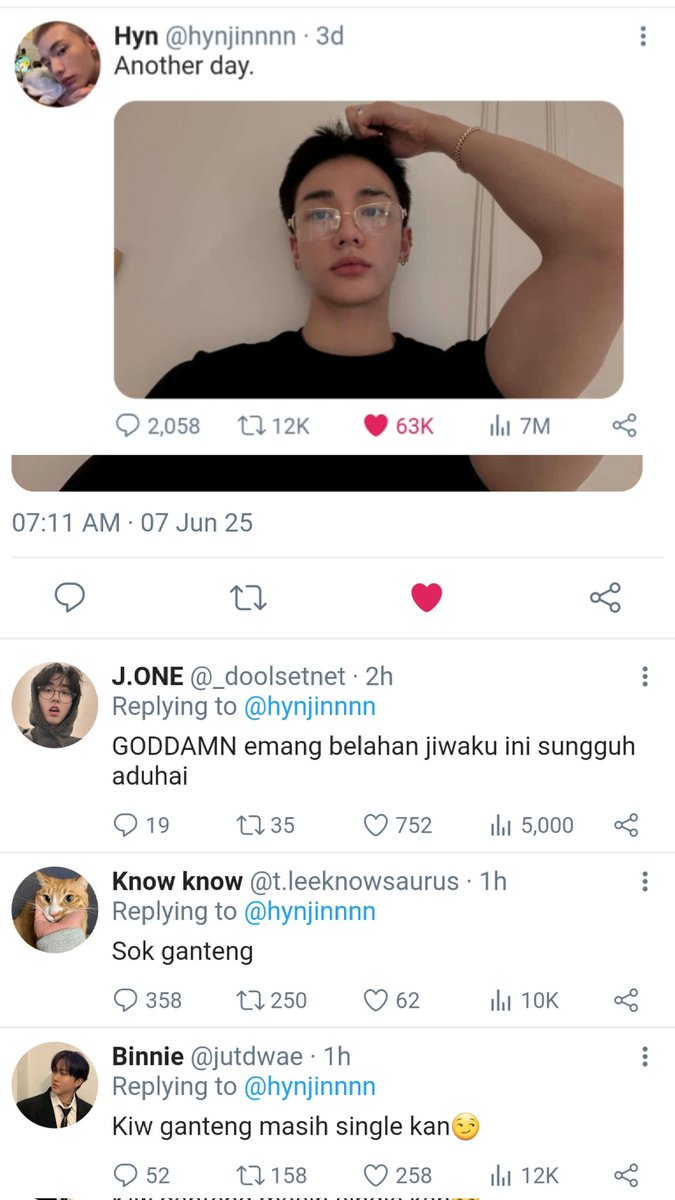 hyuninfess's tweet photo. Hyunin! Ceritanya cemburu-cemburuan (socmed ff by sender) https://t.co/742JPytOOj