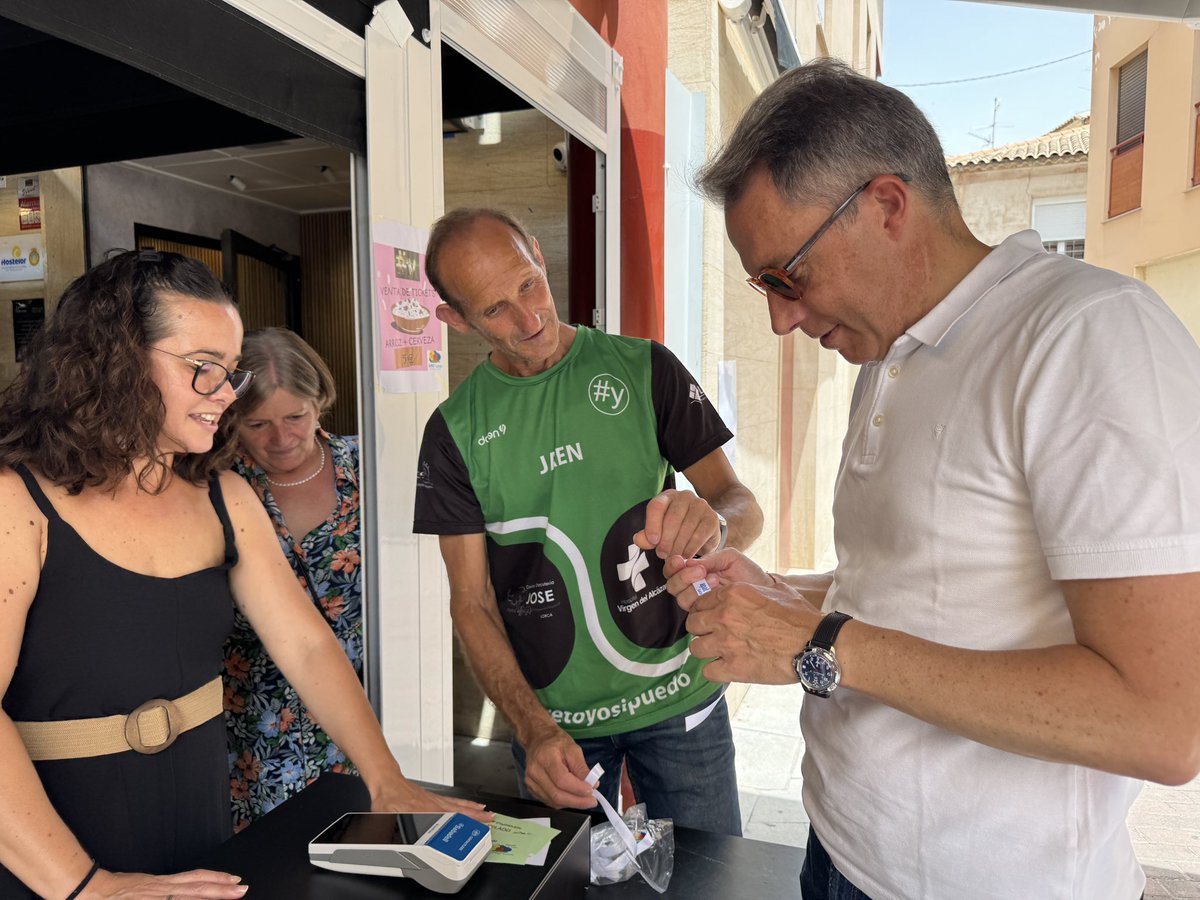 🥘El alcalde de #Lorca, <a href="/Pencho_Gil/">Fulgencio Gil</a>, ha asistido este sábado a la segunda edición de la comida solidaria organizada por <a href="/T_Retoyosipuedo/">Team #retoyosipuedo</a> a favor de <a href="/Apatlorca2013/">Apat Lorca</a> 

🤝🏼Gracias a esta entidad deportiva por llevar este año este tipo de acciones solidarias que permitirán la creación
