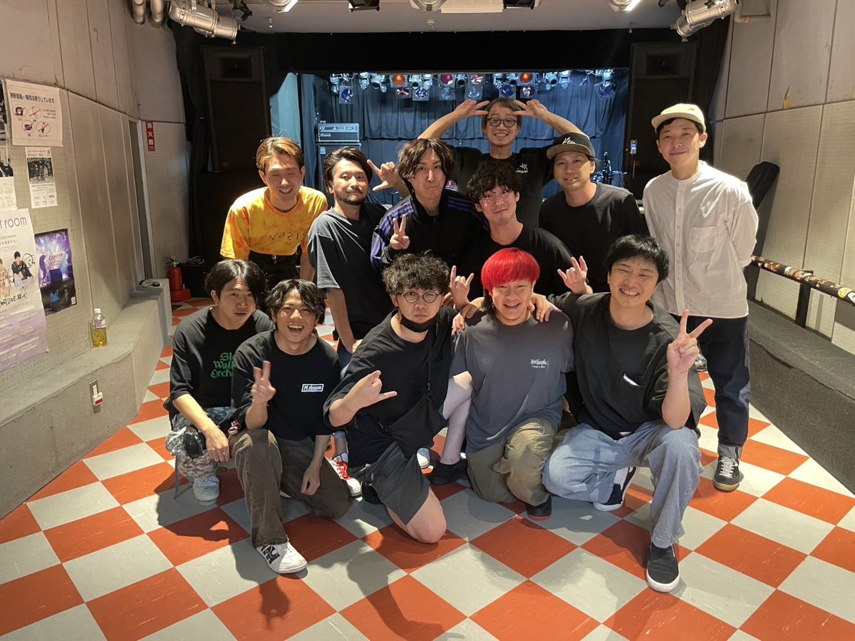dry_moon25252's tweet photo. 大変ありがとうございました。久々にトリを務めさせていただき、お客様や対バンの皆様のご協力でなんとか楽しく仕上がったかなと思います。

対バンの皆様、ご来場の皆様、スタッフの皆様今後ともよろしくお願い致します。
次回未定です！！！！！！なんかこい！！！！！！！！ https://t.co/JXKswdkVHu