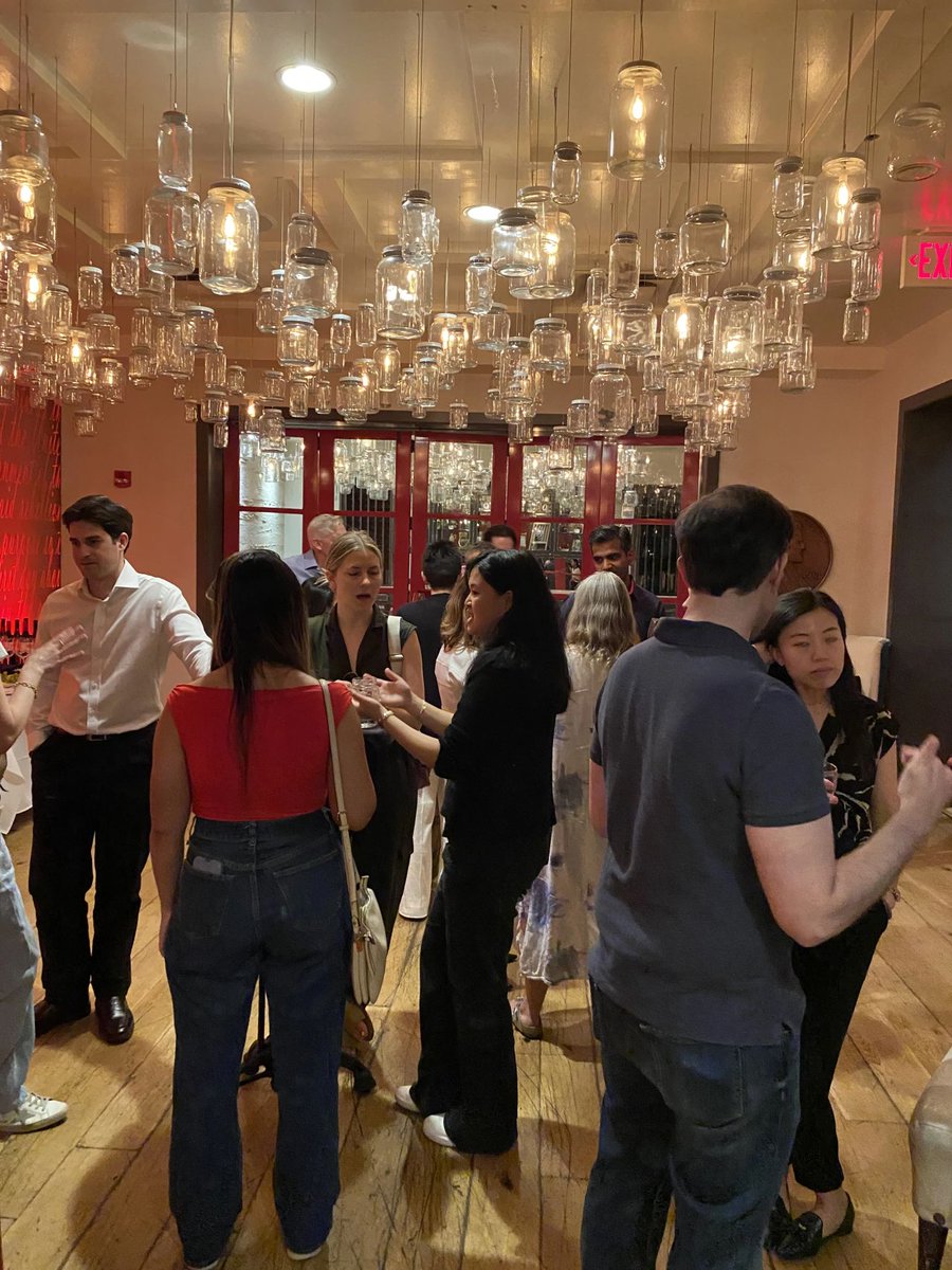 USC_Econ's tweet image. Our inaugural DC Economics Alumni networking event was well attended last night - this chapter is officially launched! We also networked with some Economics Alumni-to-be as our DC campus Economic Policy class students celebrated the end of their Maymester in the same restaurant!