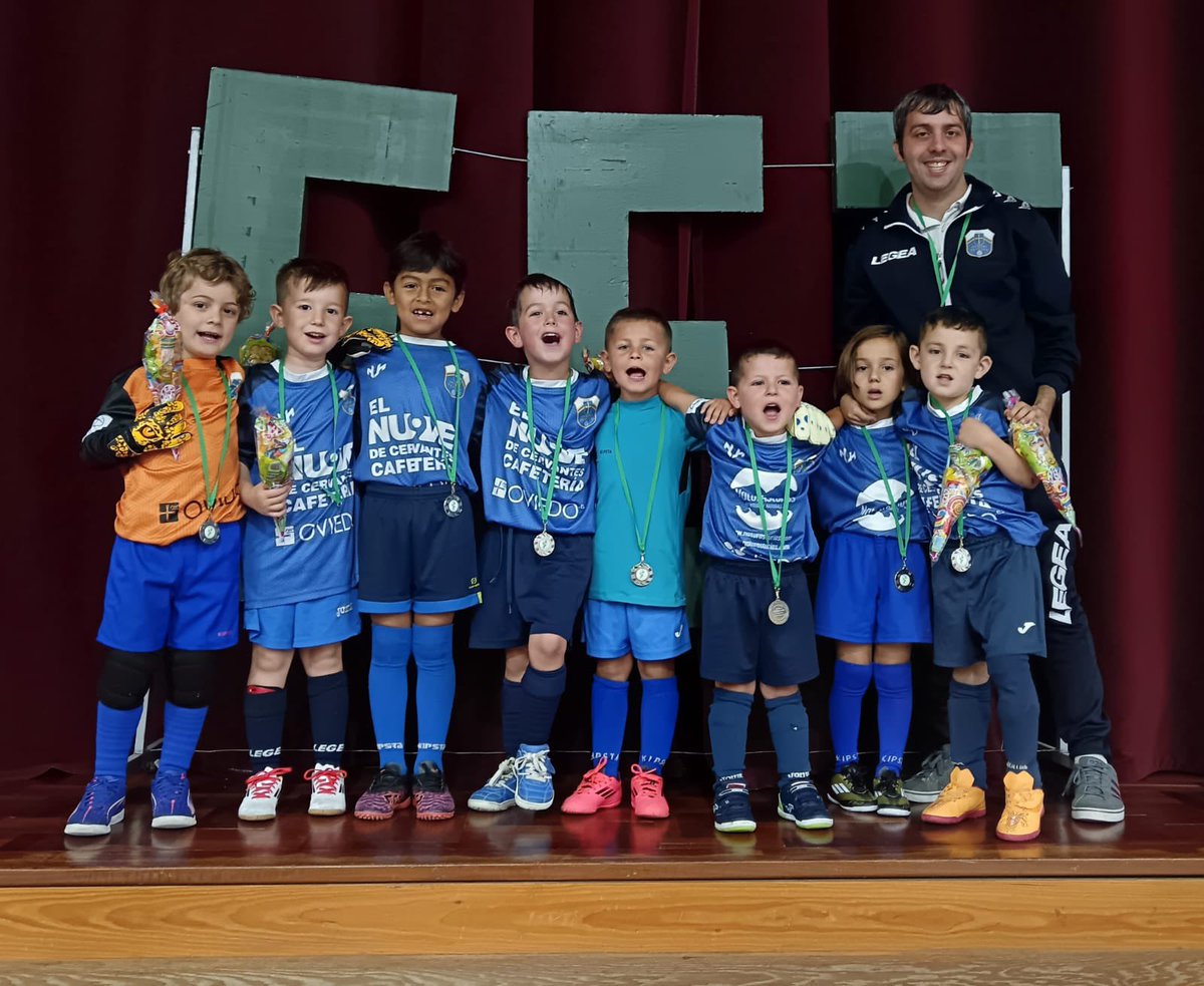 Los más pequeños de la #EFOviedoVetusta, ayer en el #Torneo celebrado en las #Teresianas #EFOVtemporada2425 #PasiónAzul