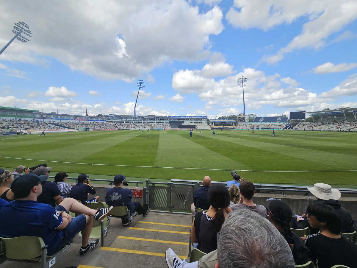 Today's entertainment from Edgbaston Part 1 Leicestershire v Derbyshire