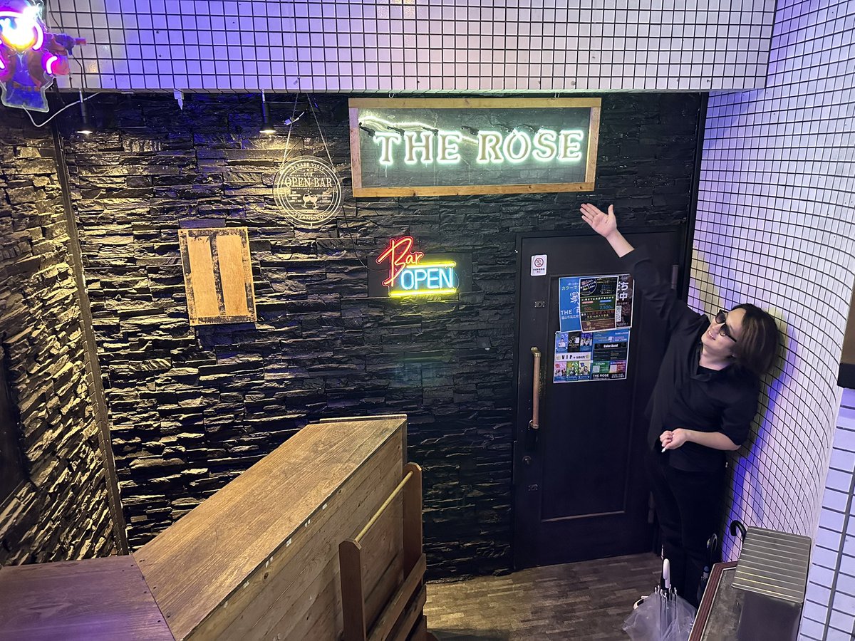 bsmpl's tweet photo. 本日の福山はバーTHE ROSEにて
(*´艸`*)

気軽に飲めるバーなのでたくさんお酒を飲みたい方もどうぞー(*´艸`*)
ゲームもたくさんあって、まさきと立体四目並べで熱い戦いをしてきましたとさ(´･ω･`)=з
（負けた。。。） https://t.co/R1Wq15jQFz