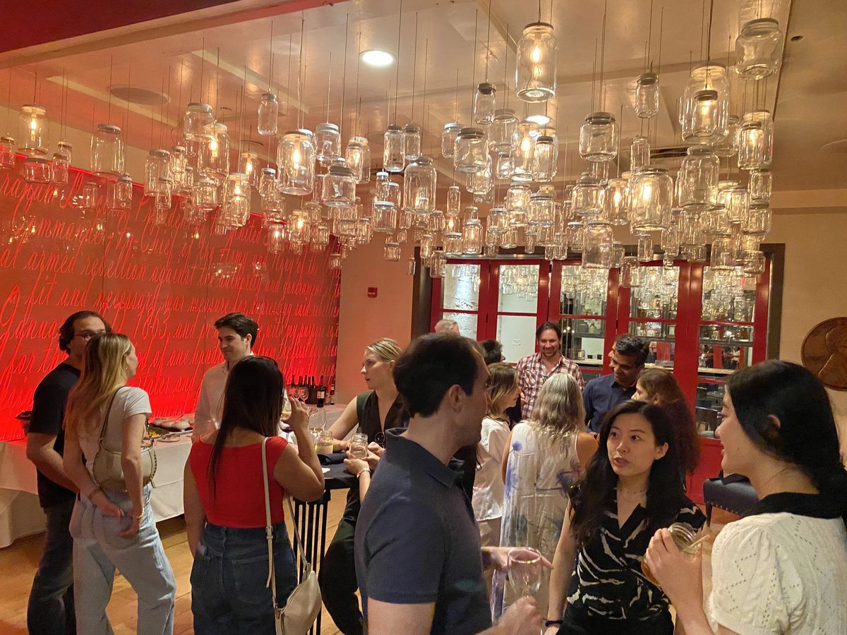 USC_Econ's tweet image. Our inaugural DC Economics Alumni networking event was well attended last night - this chapter is officially launched! We also networked with some Economics Alumni-to-be as our DC campus Economic Policy class students celebrated the end of their Maymester in the same restaurant!