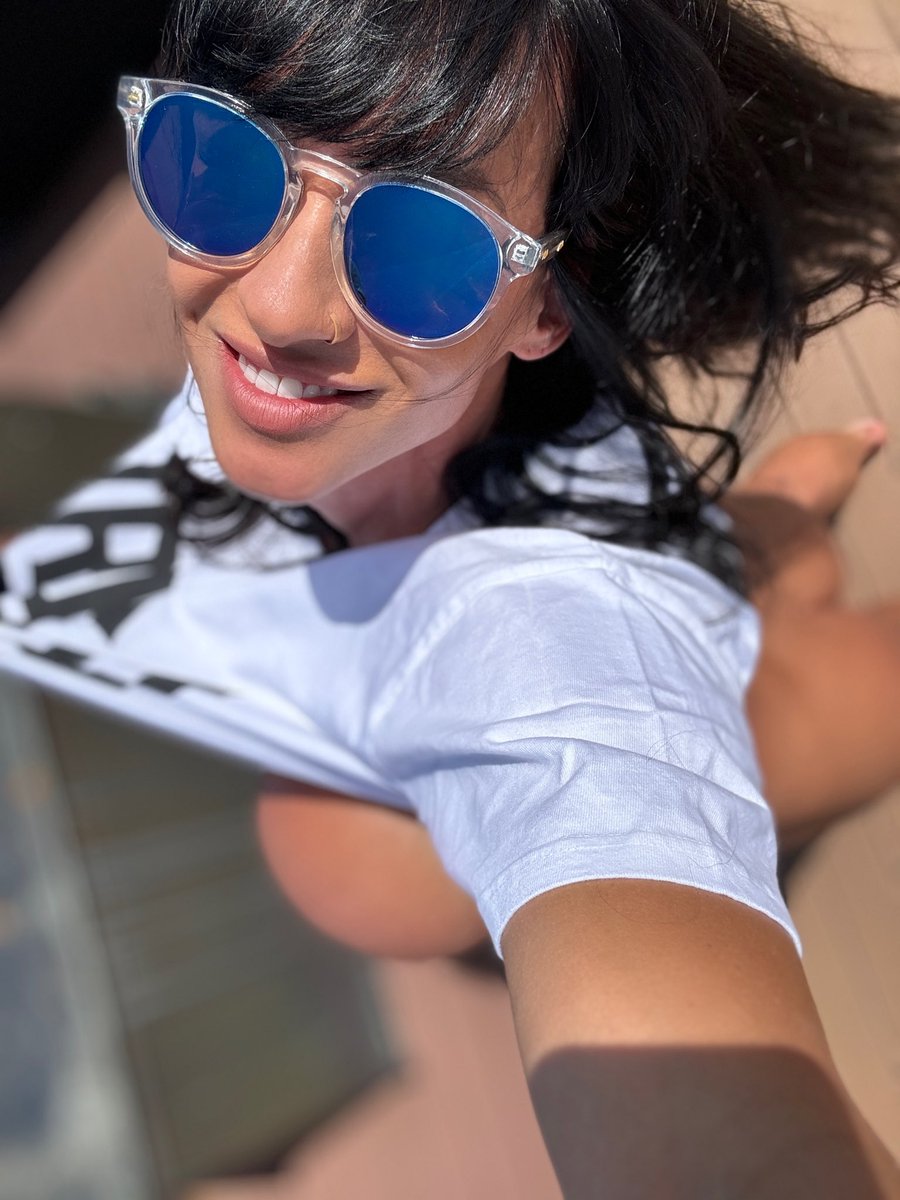 My type of sunny Saturday afternoon 😋
What are you up to?