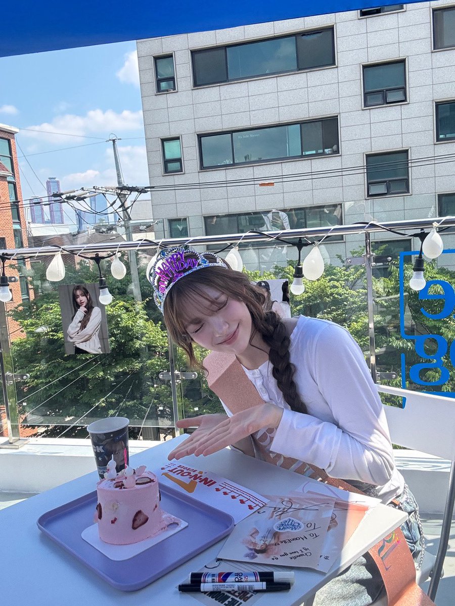 claire 𐙚 tweet media