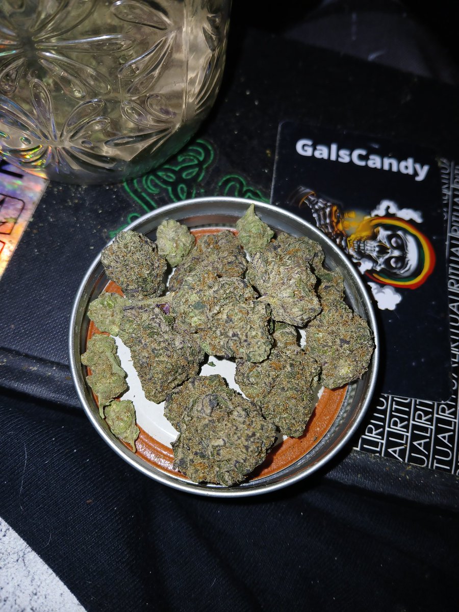Zakkthemaniac's tweet image. Smoking on some lit Og!!! Love this shit 30% too