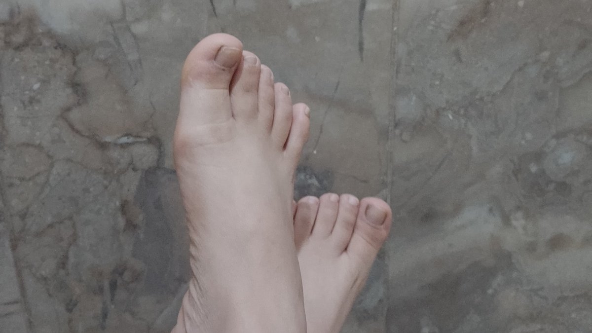 LunarPatty's tweet photo. Venta de contenido 
Venta de fotos de mis pies 
   Manden mensaje https://t.co/ZCAx3xHO0I