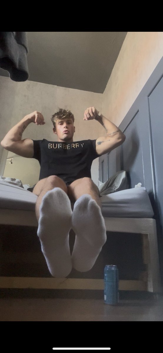 Rt if you’d live under my feet 
Free for customs all day