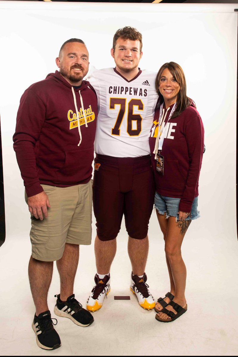 After a great Official Visit and lots of discussion between myself and family, I have decided to commit to Central Michigan! #FireUpChips🔥
<a href="/CoachHaydenMace/">Hayden Mace</a> <a href="/CoachChapin/">Jim Chapin</a> <a href="/DrinkallCoach/">Matthew Drinkall 🇺🇸</a> <a href="/abiiicox/">Abigayl Cox</a> <a href="/Coach_BJFarrell/">BJ Farrell</a>