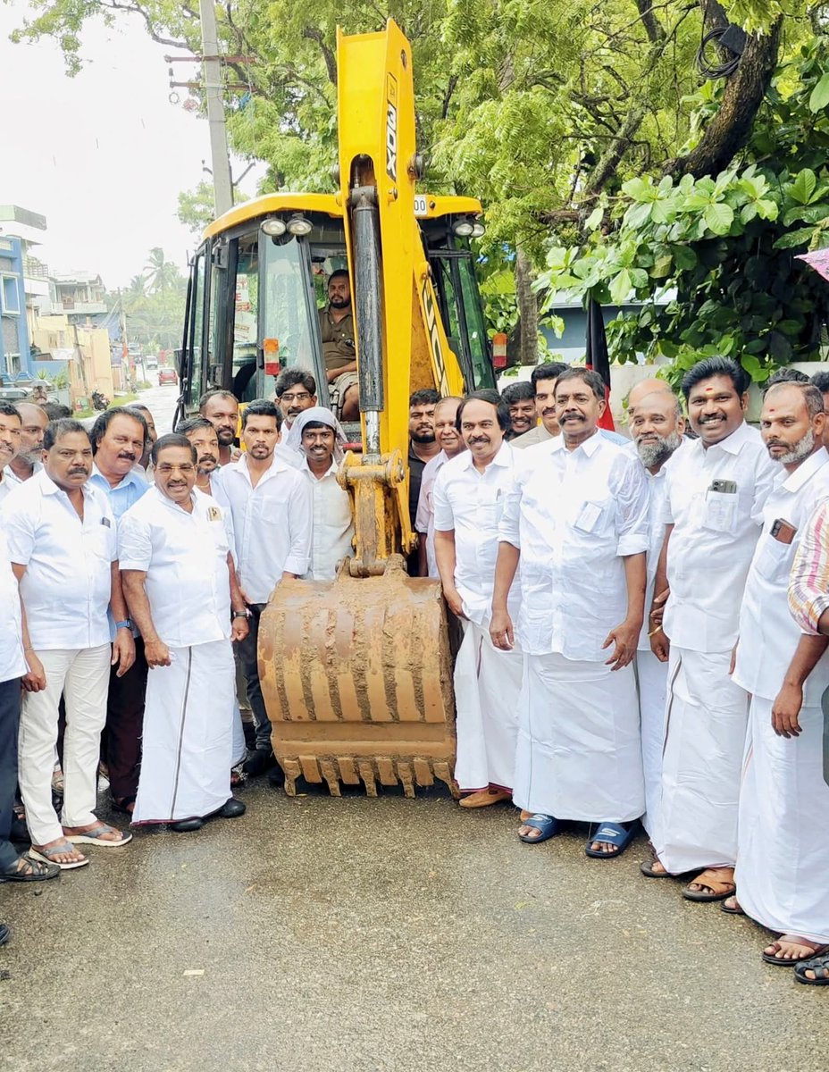 MaheshRDMK's tweet photo. கன்னியாகுமரி மாவட்டம் இரணியல் சந்திப்பில் ரூ 7.85 கோடி மதிப்பீட்டில் பரசேரி - திங்கள் நகர் - திக்கணங்கோடு நெடுஞ்சாலை விரிவாக்க பணிகளை மாண்புமிகு பால்வளத்துறை அமைச்சர் திரு.#மனோதங்கராஜ் அவர்களுடன் இன்று தொடங்கி வைத்தோம்.
#DMK 
#MKStalin 
#UdhayanidhiStalin
#DMK_Kanyakumari_East https://t.co/DR4tvsFILN