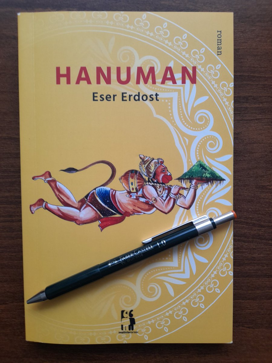 Eser'in ne yazdığını biliyorum ama o acayip kafanın isterse neler yazabileceğini tahayyül edemiyorum. Farklı çalışan beynin ürünü ilk seferde kendini açık etmeyen okurun da çabalaması gereken Hanuman'a ben hep inandım, yolu açık olsun. 🍀 #esererdost #hanuman #metinlerarasıkitap