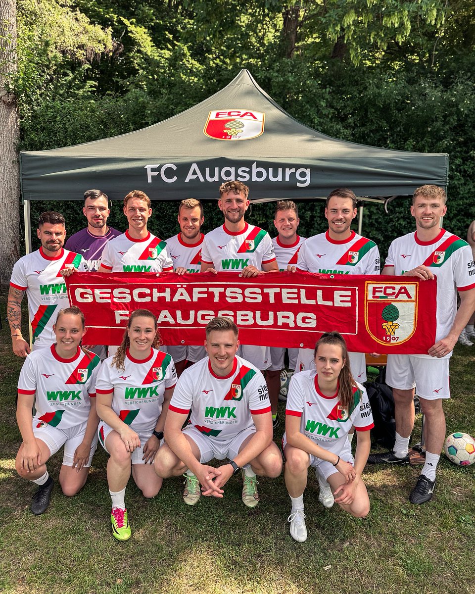 FCAugsburg's tweet image. 1️⃣5️⃣ Jahre Copa Augusta Antiracista! ❤️💚🤍 Heute wird wieder neben dem Rosenaustadion gespielt - auch die #FCA-Geschäftsstelle ist wie gewohnt mit einem Team vertreten! 💪 

Das Fanprojekt Augsburg des Stadtjugendrings organisiert das antirassistische Fußballturnier gemeinsam…
