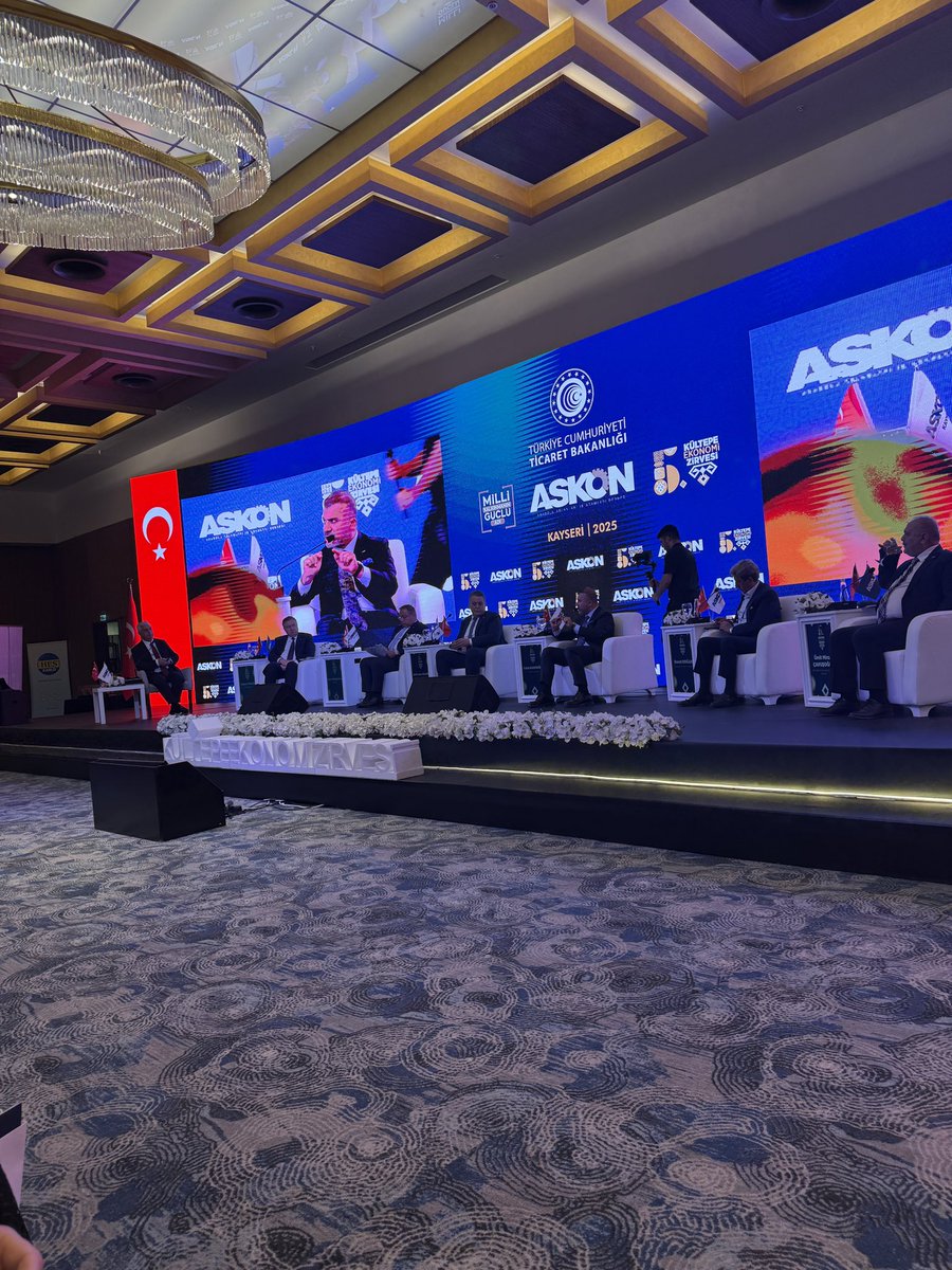 📍KÜLTEPE EKONOMİ ZİRVESİ | KAYSERİ
Anadolu’nun 4000 yıllık ticaret mirasına ev sahipliği yapan Kültepe’de bu yıl 5’incisi düzenlenen Kültepe Ekonomi Zirvesi’ne, Ticaret Bakanımız başta olmak üzere birçok kurum başkanı, genel müdür, sanayici ve iş dünyasından önemli isimlerle