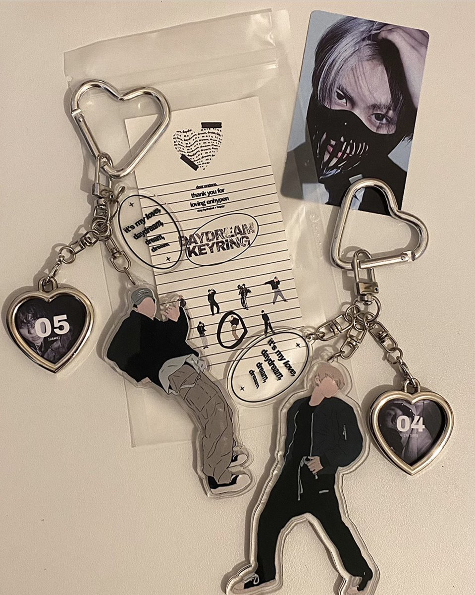 bwsunghoon's tweet photo. [🔄&amp;💗 are appreciated]

🖤 Pre-Order for “baddesire” photocard holder &amp; “daydream” keyring 🖤

Order form; https://t.co/ayptO45y3G

Close; 24 JUN

⭑. thank you so much ⭑.

#ENHYPEN #엔하이픈 #fanmerch https://t.co/sWZaL5984M