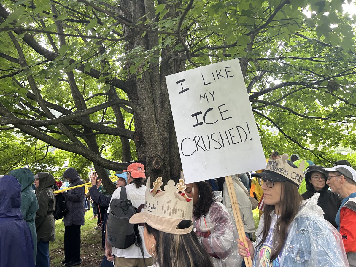 Here at the Brookdale Park rally where over 5k ppl are in attendance.