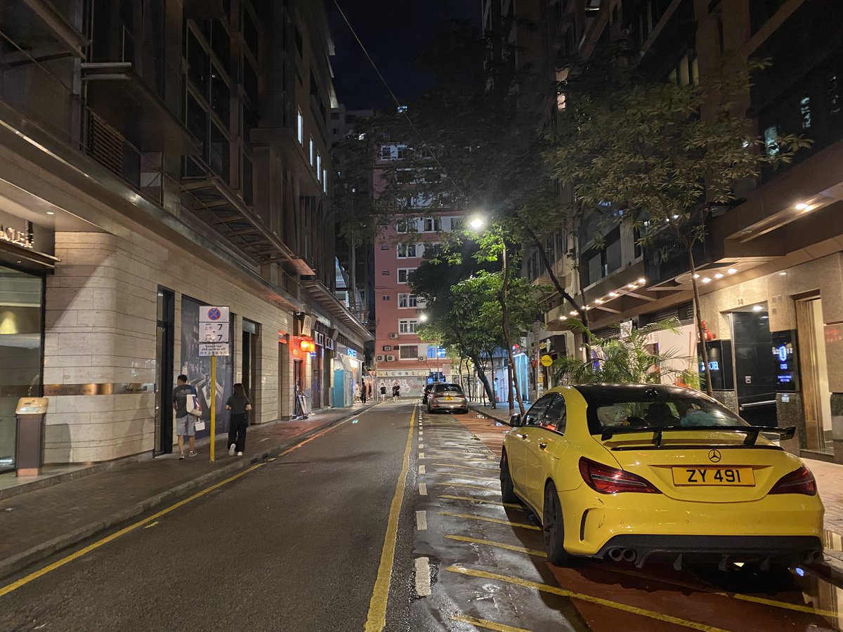 redkozy's tweet photo. 香港の最後の夜 https://t.co/Wt2aD7JL9o