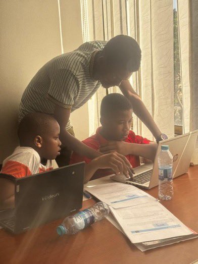 chapo255's tweet image. Mliokosa darasa la @KodeUniKids bado kuna  fursa nyingine kuanzia 23/6 - 4/7

Mlete mtoto wako asikae nyumbani kipindi hichi cha likizo ajifunze skills mbalimbali.

Fanya Mawasiliano 0745000555

 #SummerCodeSurge #KodeUni #CSForAll