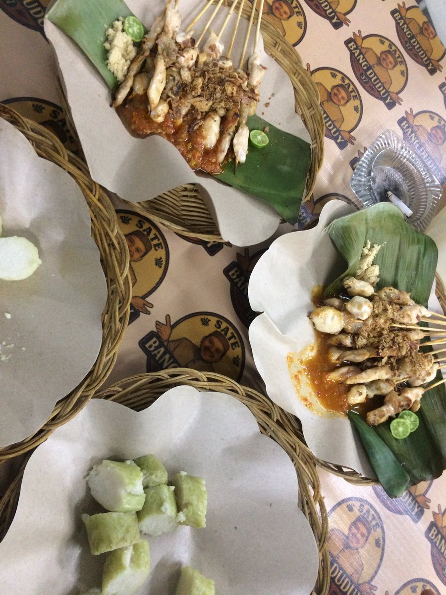 Malming gini enak bener ya makan sate taichan 😋🍢