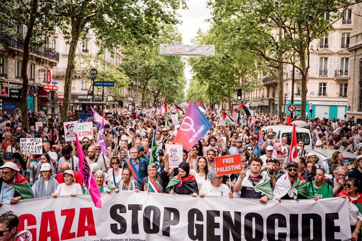 Partout en France des dizaines de milliers de personnes dans les rues pour la fin du génocide à Gaza, l'embargo sur les armes et la fin des accords de coopération de l'Union européenne avec Israël. Mais depuis le retour de Rima Hassan, l'officialité médiatique joue