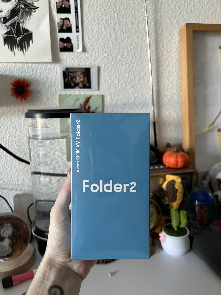 astrestoile's tweet image. Je vends mon samsung galaxy folder 2 avec boîte, chargeur etc en parfait état. Je l’ai acheté il y a deux mois mais je ne l’ai utilisé qu’une semaine, pour diverses raisons ce n’était pas pour moi ! 

Il a l’avantage d’être à clapet mais aussi tactile, de supporter des ⤵️