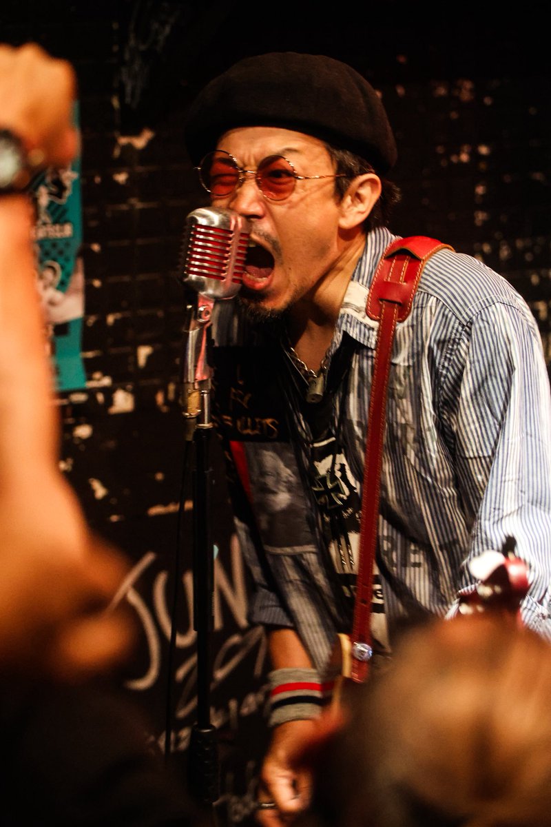 BTadahiro's tweet photo. 8日の蒲郡BUZZ HOUSE
写真ありがとうございます😊
みんなワァー叫んでます笑
Photo by D.B.H 
#buzzhouse
 #d.b.h
#ボッキさん https://t.co/JwwWMFb82M