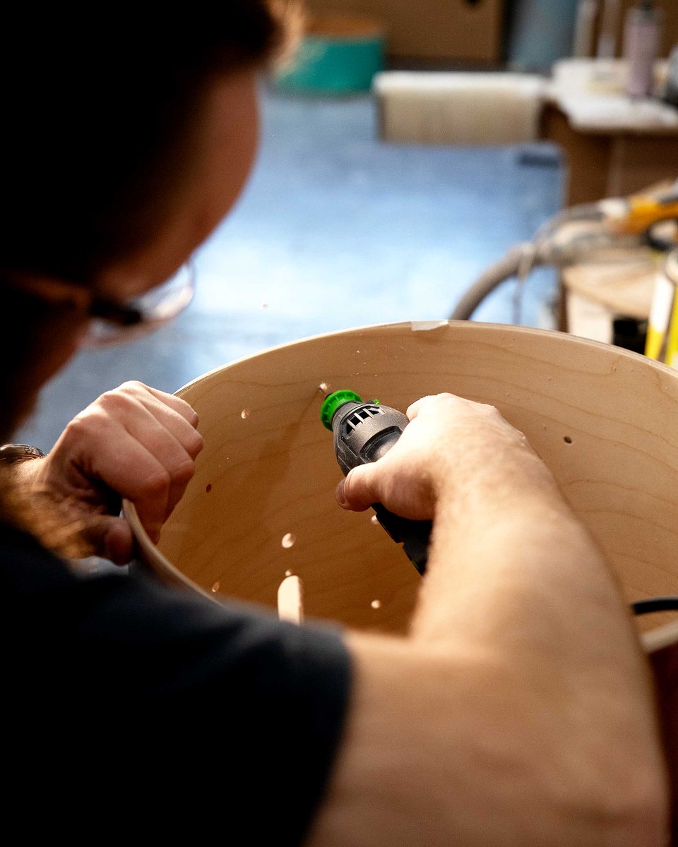 Crafted from 8-ply Scandinavian Birch, the Regimental Series drums are as durable as they are beautiful. 🌟 

Discover our Regimental Series here: bit.ly/regimentalseri…

#britishdrumco #madeinbritain #regimental #drumcorps #marching #drumlife