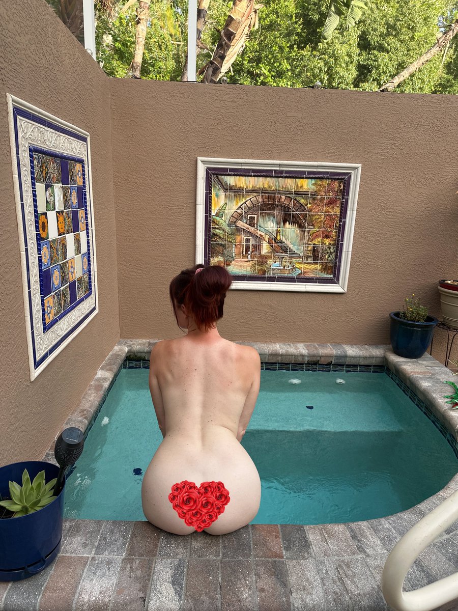 Care to join me in the hot tub? 💦

RT4RT