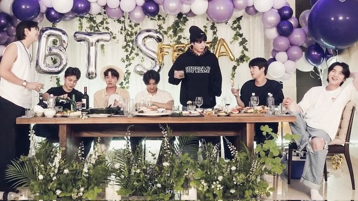 btschartsxdaily's tweet photo. 🔙 It's been 3 years since @BTS_twt BTS FESTA DINNER 2022😭 https://t.co/yPOnQRJV01