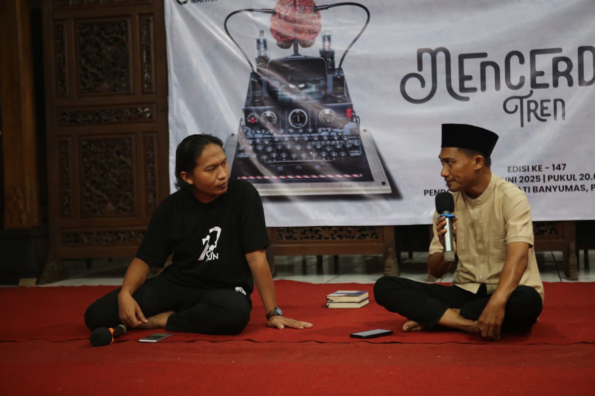 Kukuh membuka obrolan malam hari ini dengan awalan poin tentang literasi keuangan #JSJuni