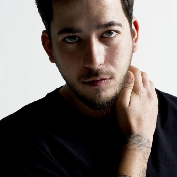 Mahmut Orhan, 6 bin TL istendiği için mezuniyet törenine katılamayan genç ve arkadaşları için özel konser düzenlemek istediğini duyurdu.